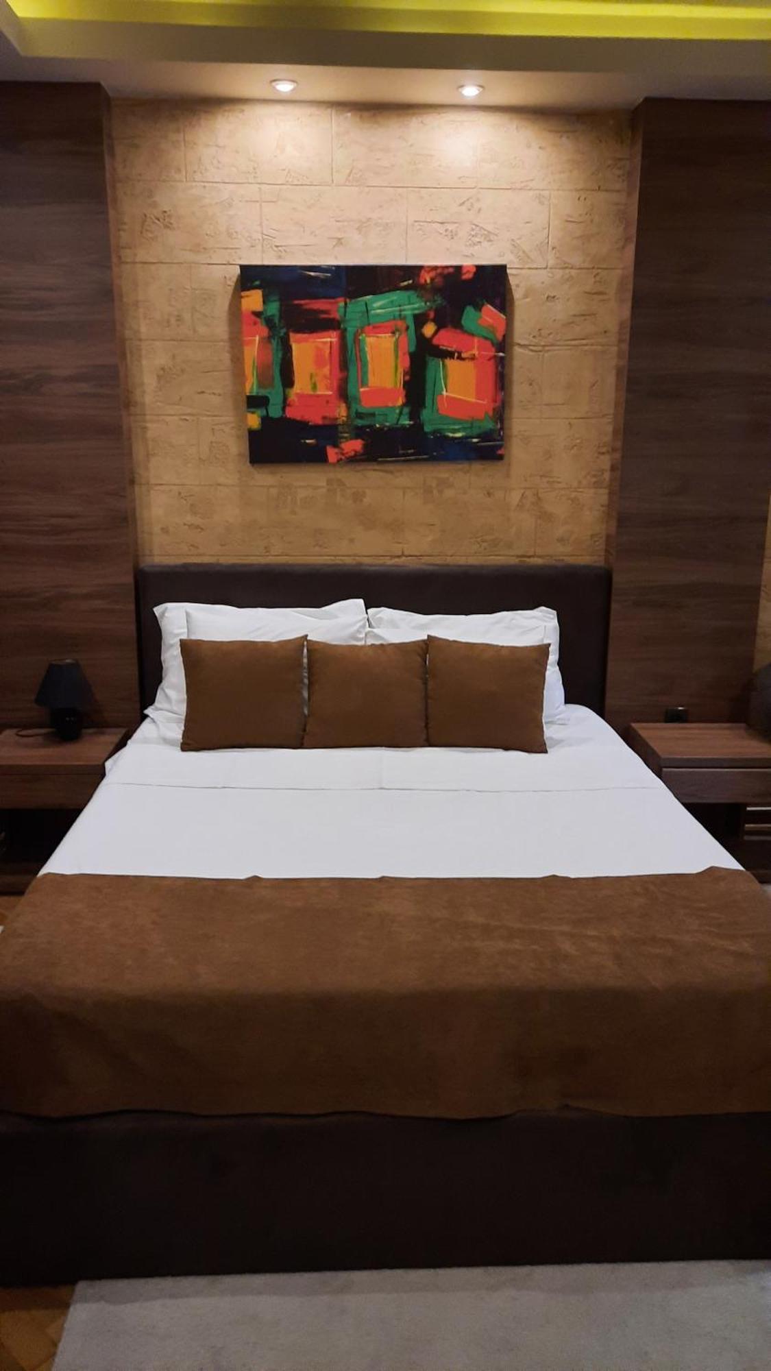 Stan Na Dan Apartman D Lux Jacuzzi Kragujevac Exterior foto