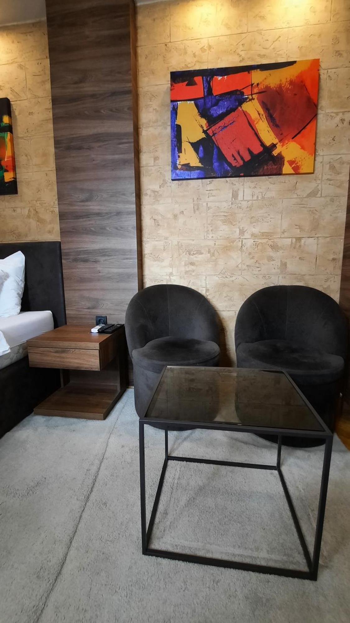 Stan Na Dan Apartman D Lux Jacuzzi Kragujevac Exterior foto