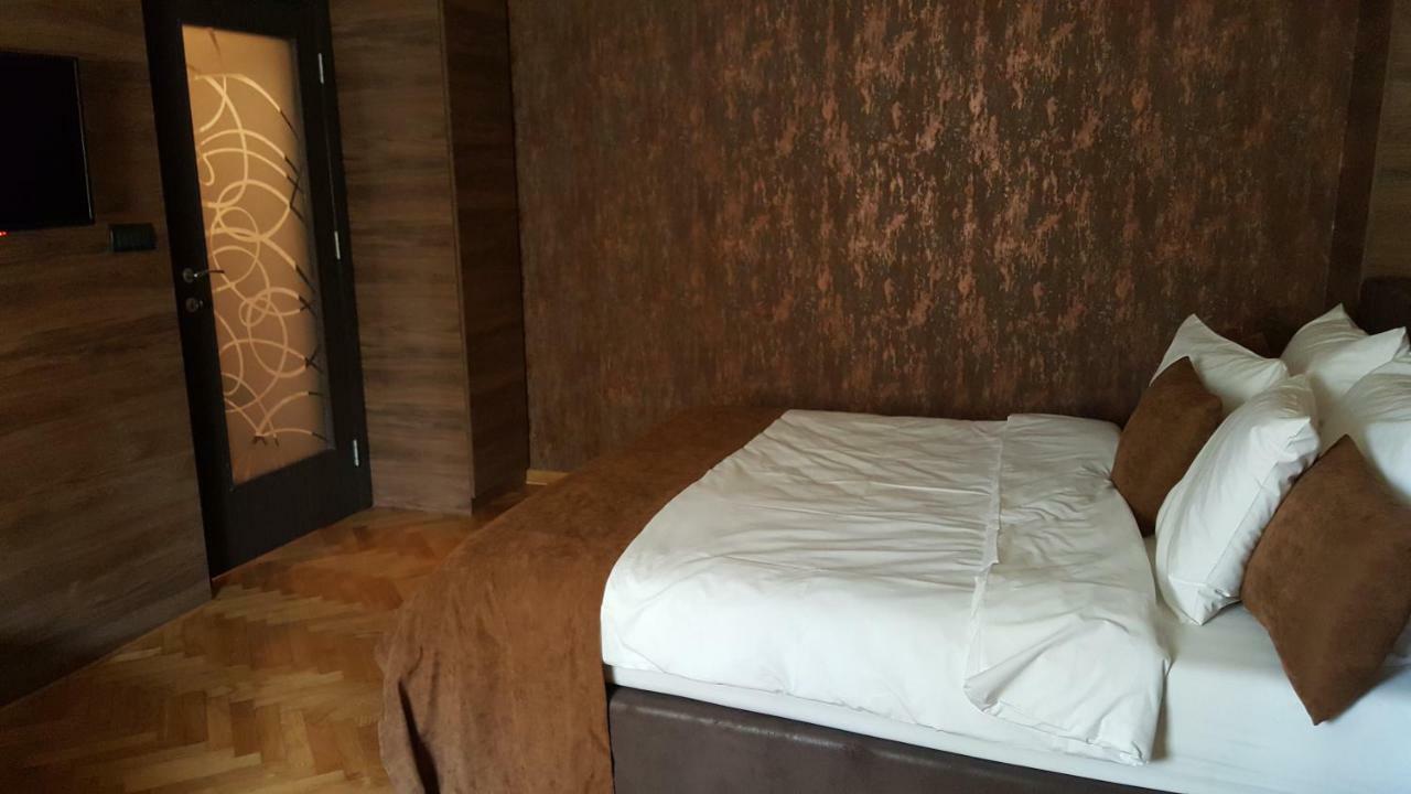 Stan Na Dan Apartman D Lux Jacuzzi Kragujevac Exterior foto