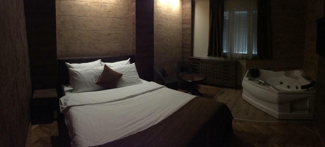 Stan Na Dan Apartman D Lux Jacuzzi Kragujevac Exterior foto